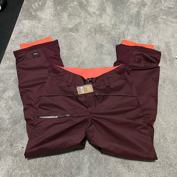 NWT Patagonia // snowboarding pants - Picture 3 of 5